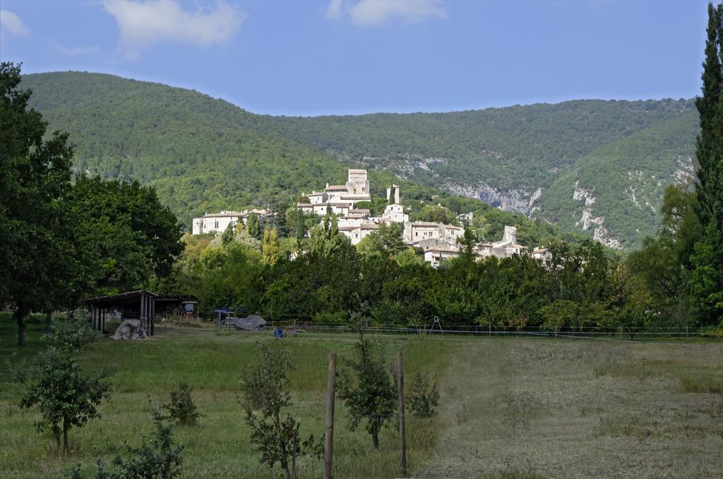 Logis Hotel Les Hospitaliers Le Poët-Laval Esterno foto