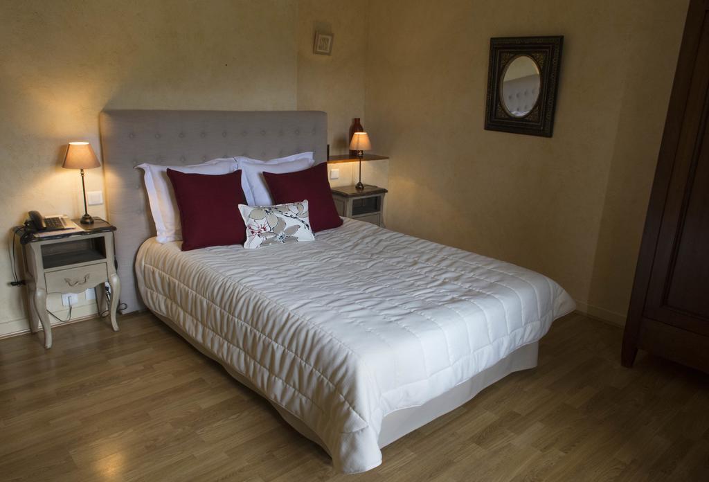 Logis Hotel Les Hospitaliers Le Poët-Laval Esterno foto