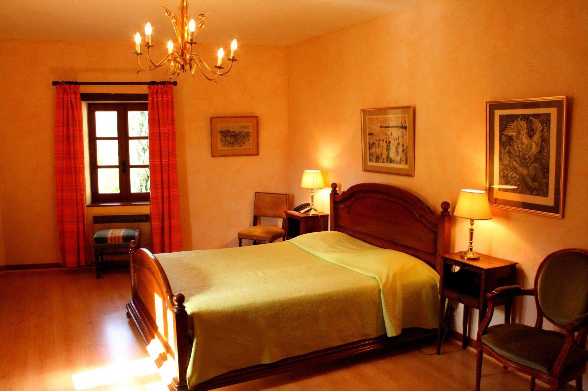 Logis Hotel Les Hospitaliers Le Poët-Laval Esterno foto