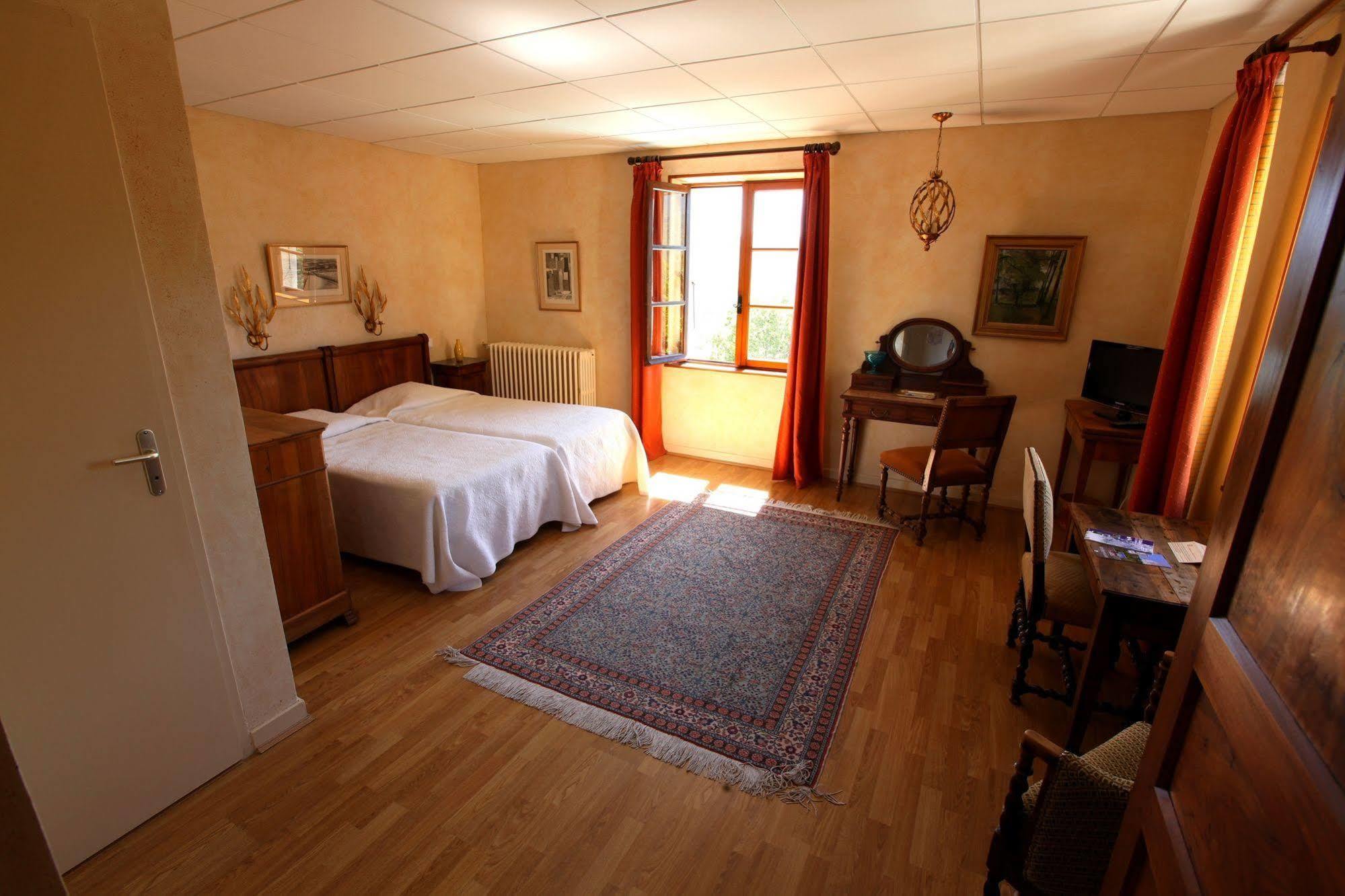 Logis Hotel Les Hospitaliers Le Poët-Laval Esterno foto