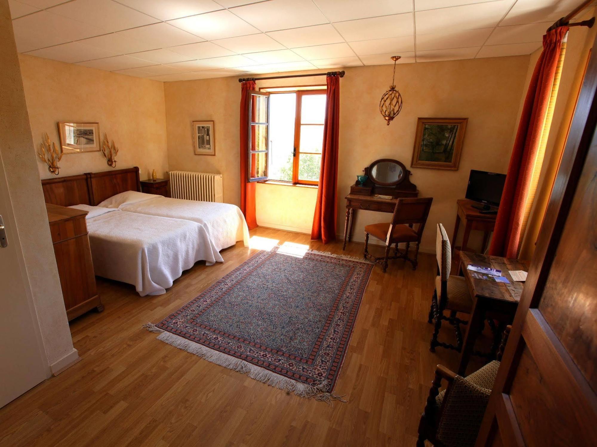 Logis Hotel Les Hospitaliers Le Poët-Laval Esterno foto