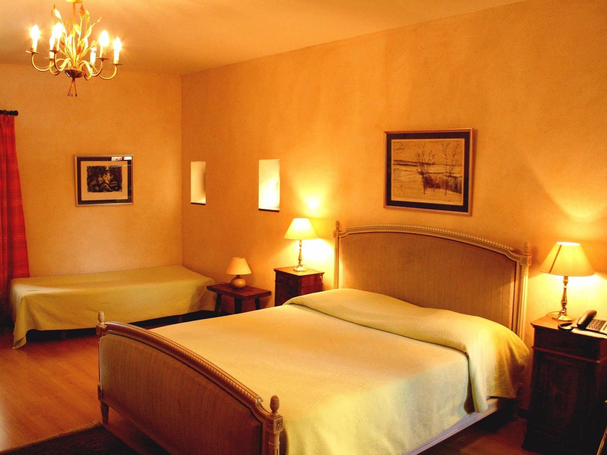Logis Hotel Les Hospitaliers Le Poët-Laval Esterno foto