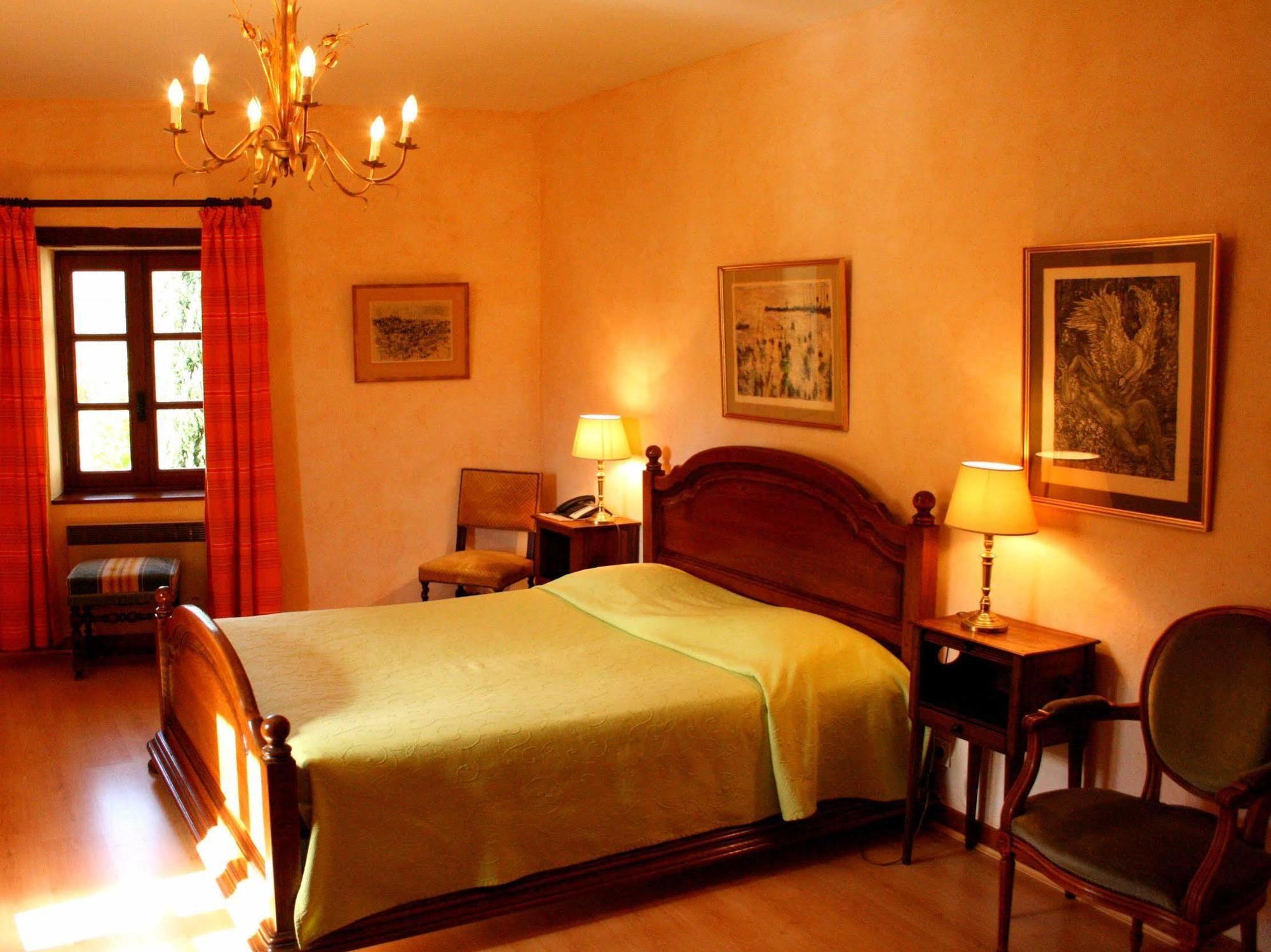 Logis Hotel Les Hospitaliers Le Poët-Laval Esterno foto
